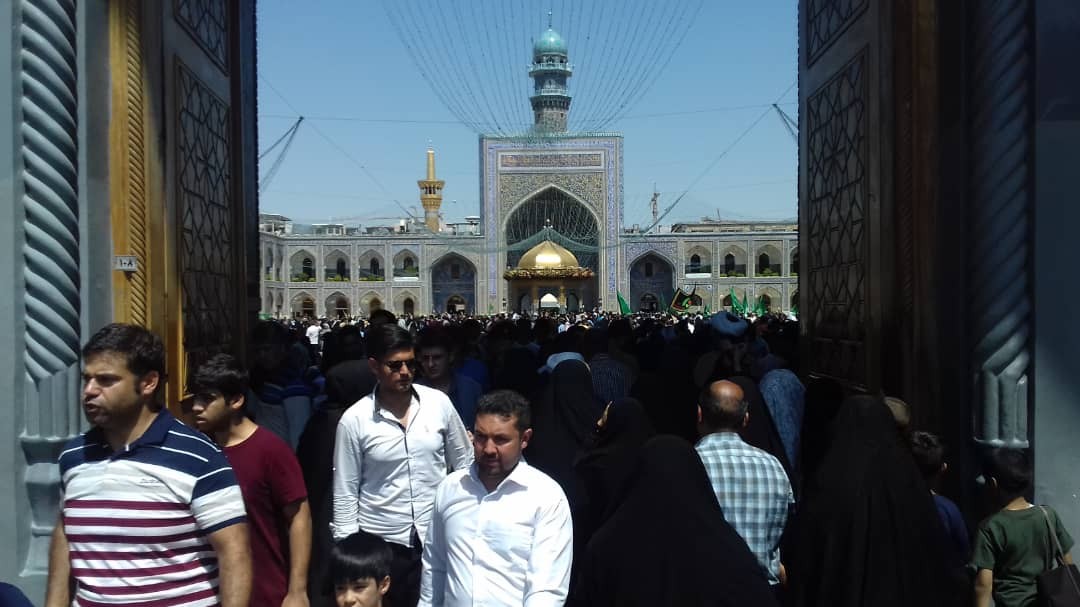 گزارش تصویری از حال و هوای حرم رضوی در روز میلاد امام رضا (ع)+تصاویر
