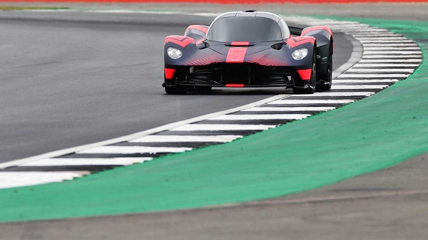 ظهور قدرت محض در خودروی سوپر اسپرت  Aston Martin Valkyrie +تصاویر