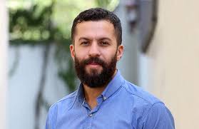 نمایشی که مسئله‌ای اجتماعی را با زبان طنز روایت می‌کند