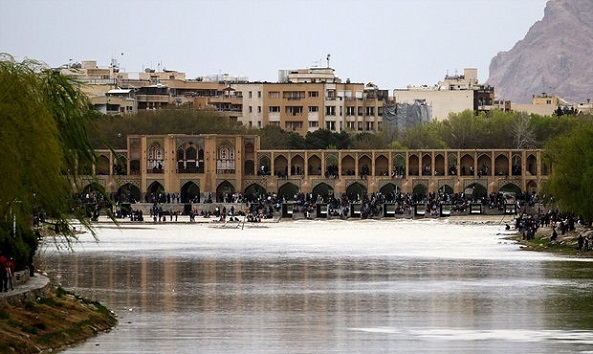 جریان شادی در نصف جهان با جاری شدن زاینده رود