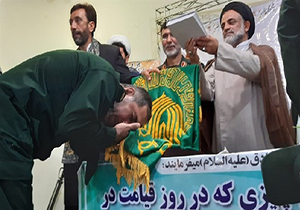 خدام رضوی در میان سبزپوشان گروه توپخانه ۶۴ الحدید حضور یافتند