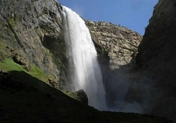 شهری چند هزار ساله که به طور شگفت انگیزی در دل کوه بنا شده است + فیلم