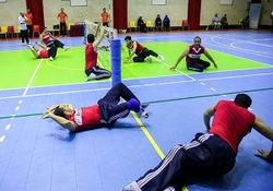 جوان معلولی که با تولید یک سامانه، دست ۳۰۰۰ معلول دیگر را گرفته است + فیلم