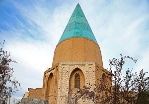 پدیده خسوف در قم از مقابر گنبد سبز رصد می‌شود