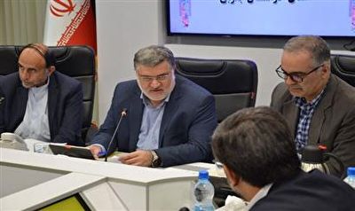 قطع کردن آب منزل مدیرعامل آبفای روستایی خراسان جنوبی به دلیل کوتاهی در آبرسانی به روستاها +فیلم