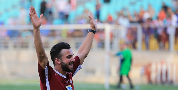 اظهارات تند بازیکن اخراجی پرسپولیس در راه بازگشت به تهران: زودتر بروید تا خیانت نکنید
