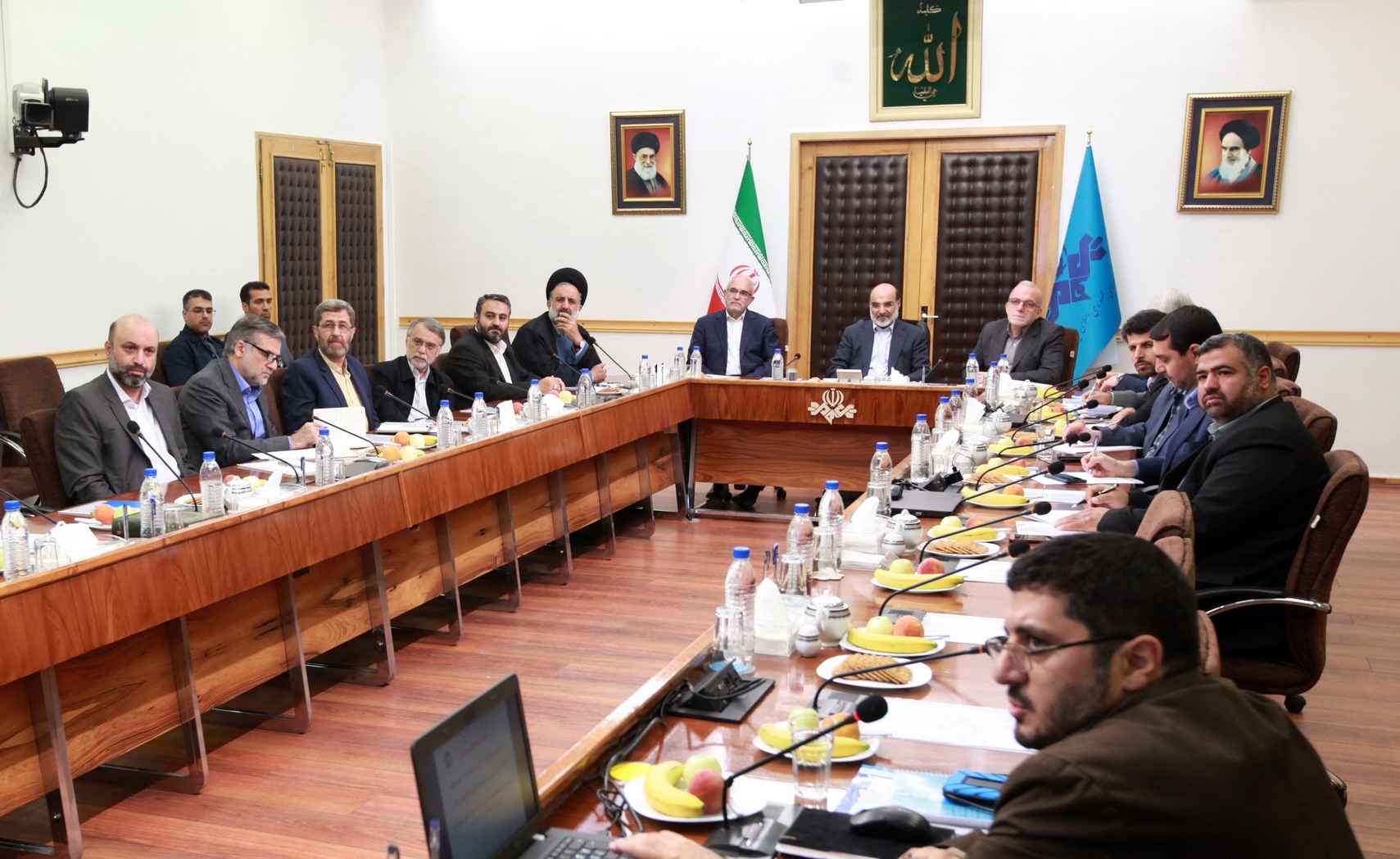 دست دلسوزان را به گرمی می&zwnj;فشاریم