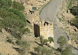 عملیات ساماندهی و مرمت اثر تاریخی طاق گرا