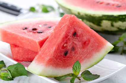 برای درمان گرمازدگی چکار کنیم + خوراکی&zwnj;های مفید