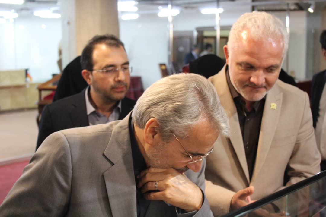 بازدید نوبخت از نمایشگاه تاریخ محلی گیلان در کتابخانه ملی ایران