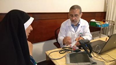 مراجعه ۴۵۰۰ زائر به مراکز درمانی هلال احمر در مدینه/ ۳۶ بیمار به بیمارستان&zwnj;های عربستان منتقل شدند + فیلم