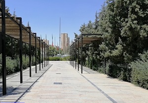 گلایه از نبود صندلی و سایه‌بان در اطراف دریاچه چیتگر + فیلم