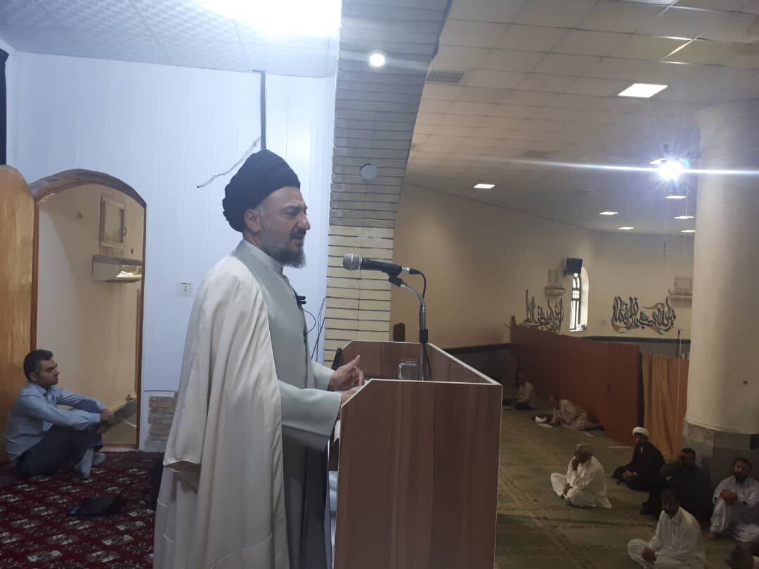 امام جمعه ایرانشهر: عناصر مومن و انقلابی جواب انگیس را می&zwnj;دهند