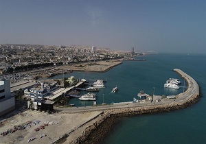 به دلیل شرایط جوی اسکله مسافری قشم تعطیل شد