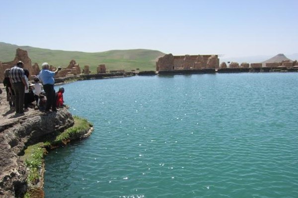 ملاقات با دریاچه رازآلود در سفر به سرزمین افسانه&zwnj;ها