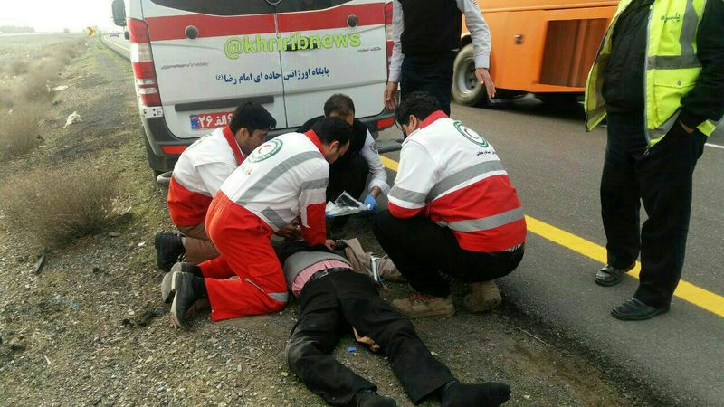 یک کشته و ۱۰مصدوم بر اثر واژگونی وانت در نیشابور / برخورد پراید با کمباین کشاورزی در قوچان
