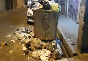 گلایه یک شهروند از بی‌توجهی به جمع‌آوری زباله‌ها در شهر ری + فیلم