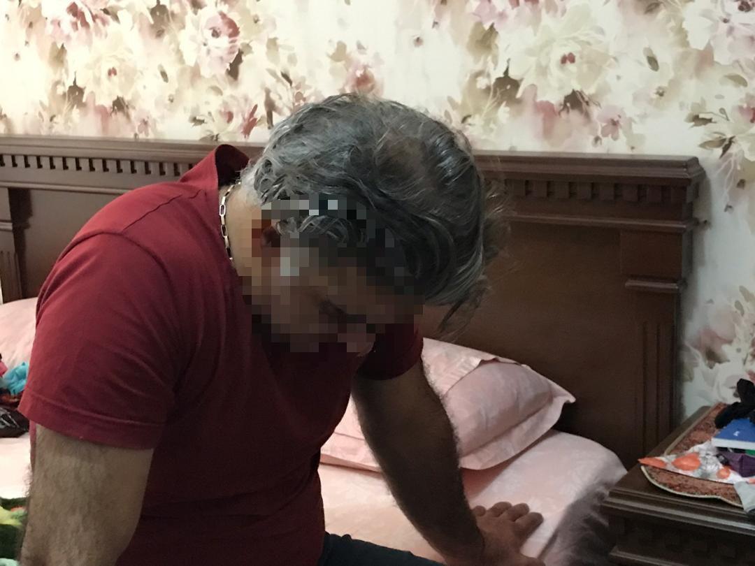 مرد خشن با بند کیف همسرش را خفه کرد+ عکس