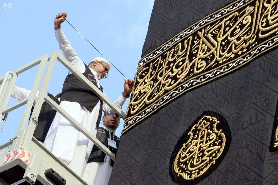 چرا پرده کعبه در موسم حج بالا زده می&zwnj;شود؟