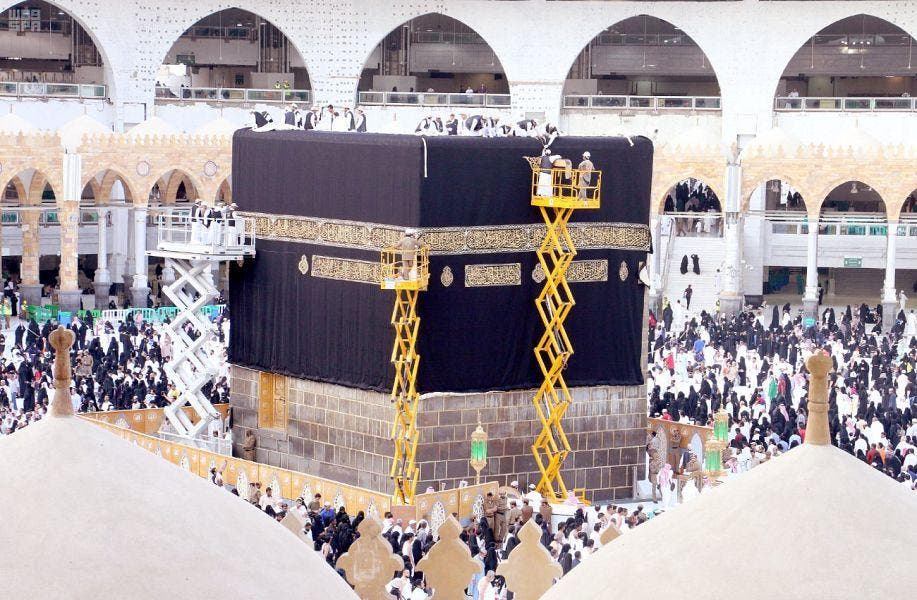 چرا پرده کعبه در موسم حج بالا زده می&zwnj;شود؟