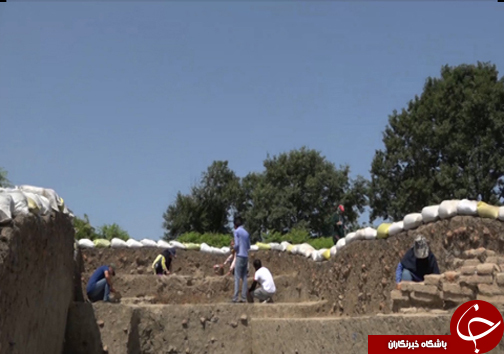 کشف آثار از بقایای قلعه ماهان سر در تپه تاریخی قلاع کتی سرخرود +فیلم