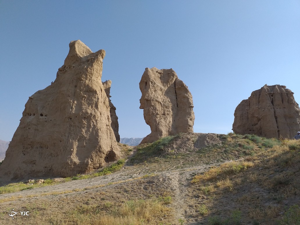 تنها میراث ۷هزار ساله نهاوند در حال تخریب/ سنگینی ویرانه های تپه تاریخی بابا قاسم بر دوش مسئولان