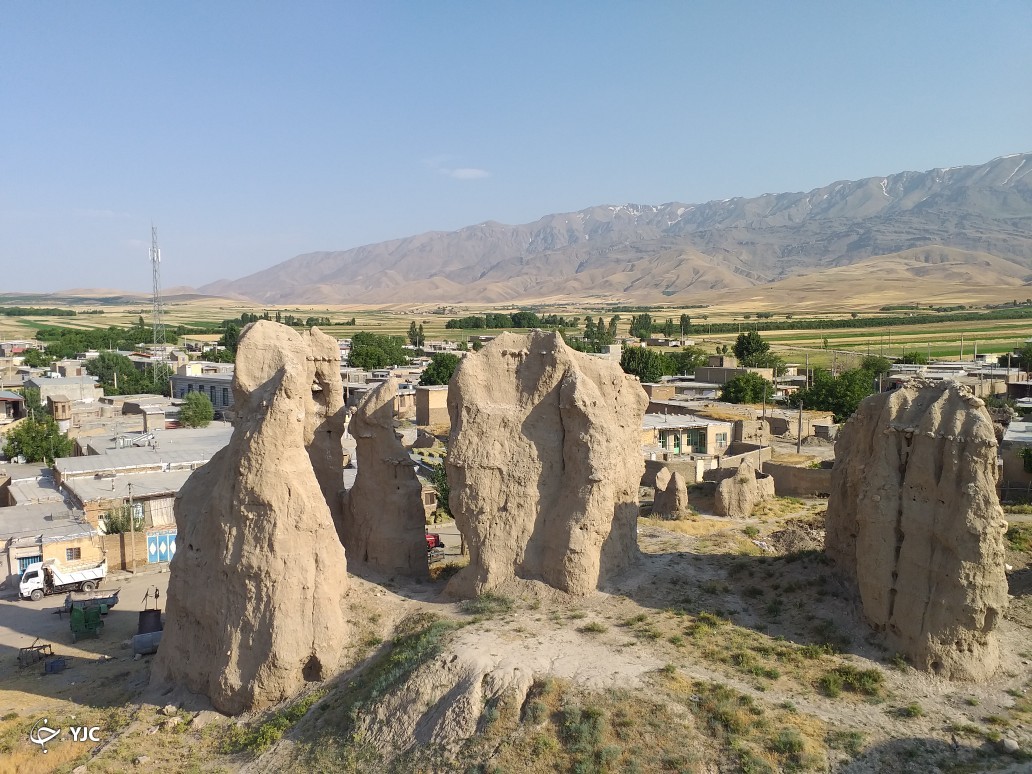 تنها میراث ۷هزار ساله نهاوند در حال تخریب/ سنگینی ویرانه های تپه تاریخی بابا قاسم بر دوش مسئولان