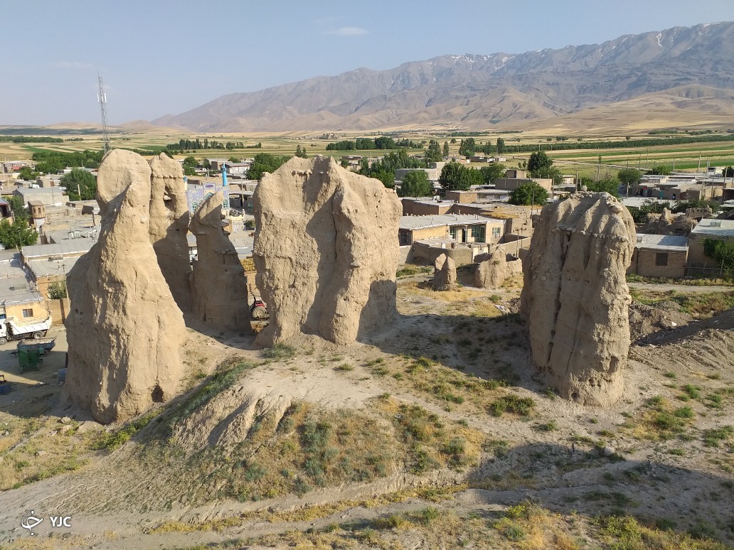تنها میراث ۷هزار ساله نهاوند در حال تخریب/ سنگینی ویرانه های تپه تاریخی بابا قاسم بر دوش مسئولان