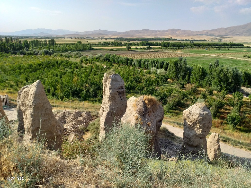 تنها میراث ۷هزار ساله نهاوند در حال تخریب/ سنگینی ویرانه های تپه تاریخی بابا قاسم بر دوش مسئولان