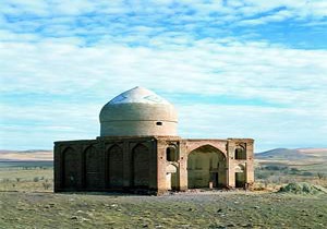 مرمت زیارتگاه هفت صندوق در تاکستان