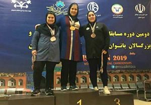 قهرمانی بانوی وزنه بردار فارس در مسابقات کشوری