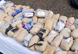 قاچاقچی موادمخدر با ۴ کیلو و ۸۲۰ گرم شیشه به دام افتاد