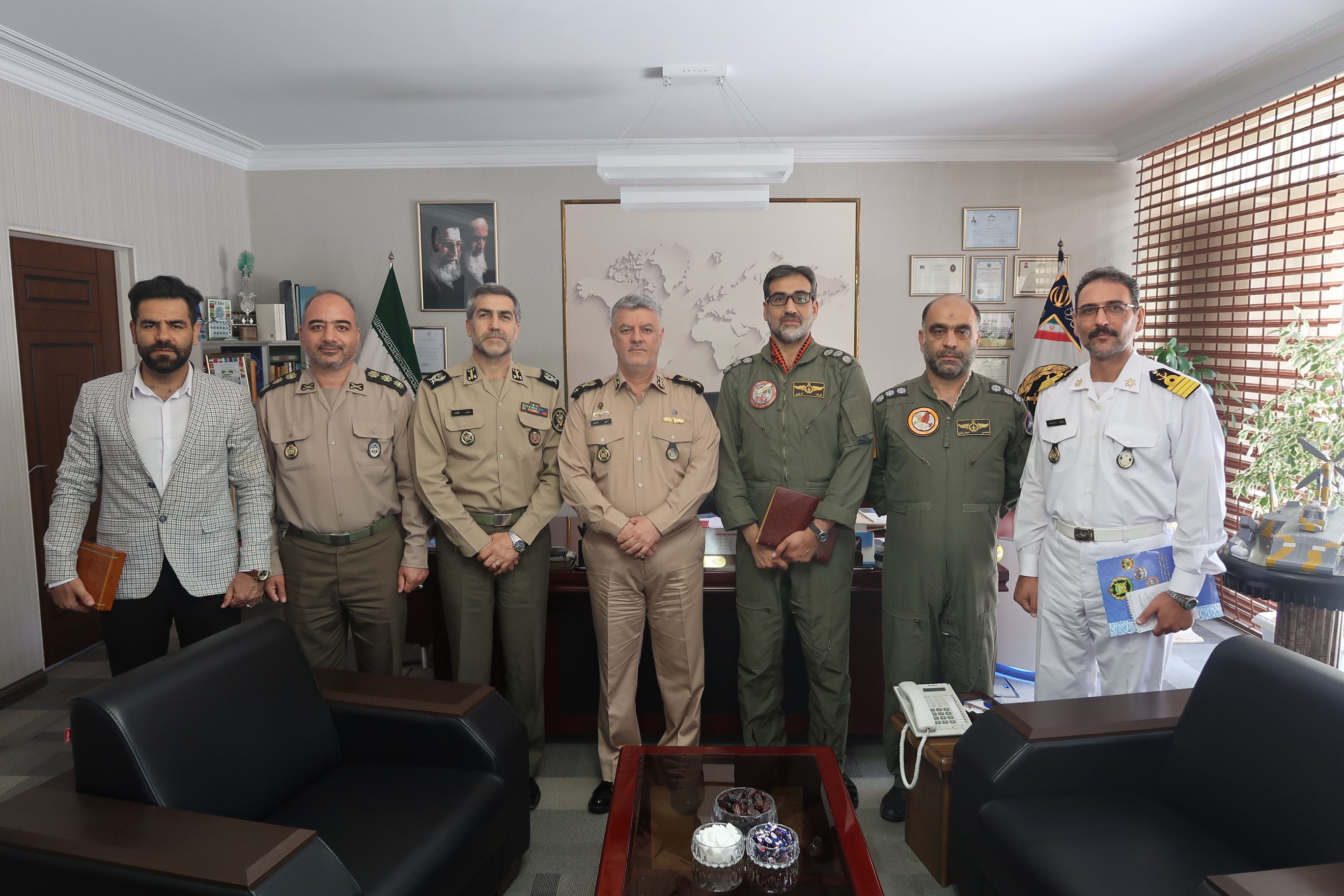 دیدار رئیس سازمان تربیت بدنی ارتش با امیر دریادار خانزادی