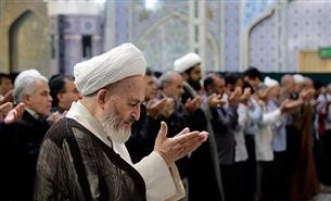اقامه نماز جماعت به امامت مراجع تقلید در حرم رضوی