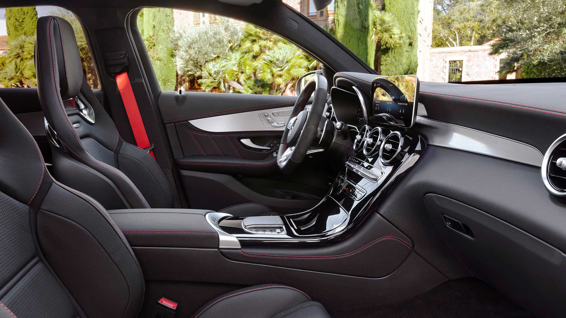 تلفیق جذابیت و قدرت در خودروی Mercedes-AMG GLC 2020 +تصاویر