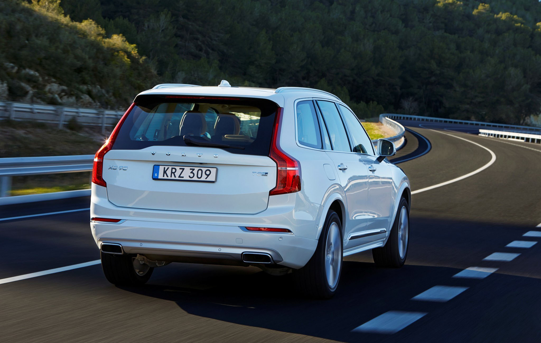 بررسی فنی ولوو XC90 تیپ Momentum + مشخصات بررسی فنی ولوو XC90 تیپ Momentum + مشخصات