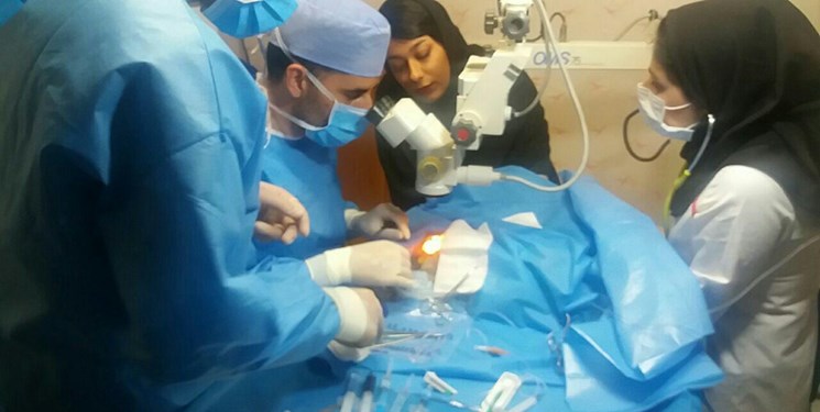 عمل جراحی کاتاراکت چشم خروس در تبریز