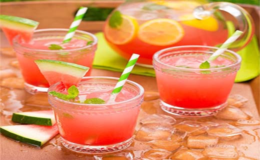 لیموناد با طعم و مزه‌های مختلف برای تابستانی رنگی