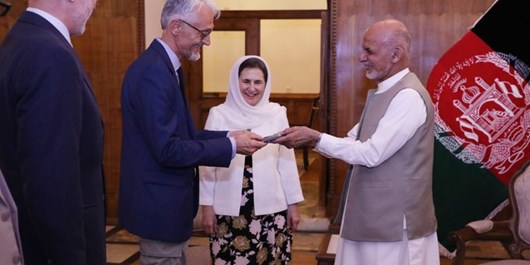 رئیس بخش &zwnj;فیزیوتراپی صلیب سرخ تابعیت افتاخاری افغانستان دریافت کرد