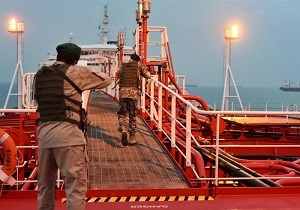 عاقبت بازی با اقتدار دریایی ایران/ ناگفته های فرمانده نیروی دریایی ارتش از علت توقیف نفتکش انگلیسی + فیلم