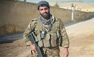 لحظه تلخ هم&zwnj;آغوشی دختر شهید مهدی ثامنی راد با پدرش +فیلم