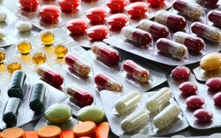 کشف بیش از هزارو۷۰۰ قلم داروی غیرمجاز در زنجان