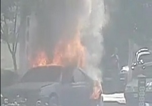 آتش‌سوزی خودرو در بلوار شهید ساجدی مشهد + فیلم