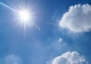 آسمان قم نیمه ابری است