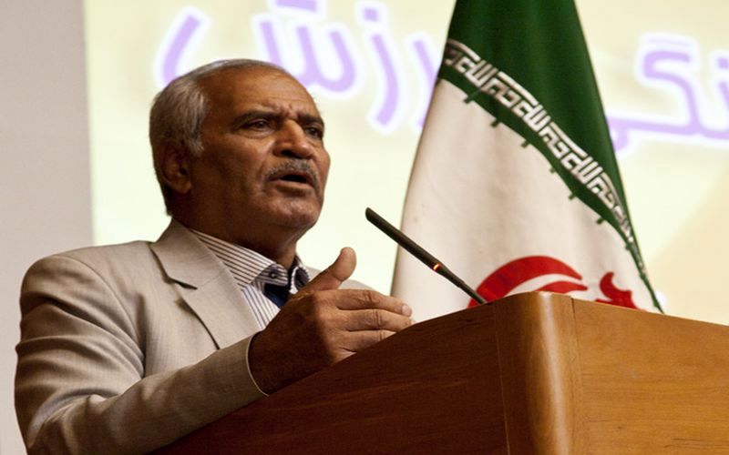 تقدیر از پیشکسوت کشتی کرمان در همایش ملی علوم ورزشی