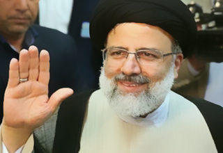 سراغ این &laquo;رئیس&raquo; با بادبزن بروید!