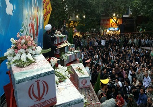 نصف جهان غرق در قدرشناسی از لاله‌های گلگون