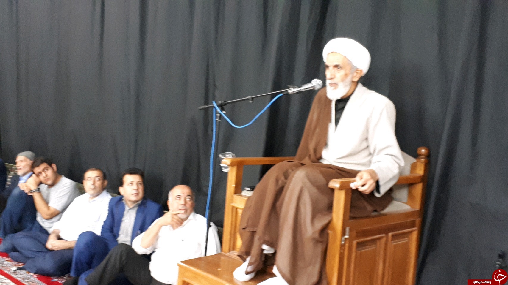 رفتار غرور انگیز رهبر فرزانه انقلاب با پیام ترامپ معادلات دنیای استکبار را در هم ریخت