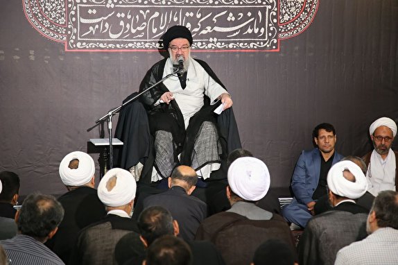 نظام اسلامی به برکت ولایت برانداختنی نیست