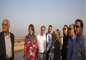 بازدید نمایندگان اتحادیه اروپا از کانون‌های گرد و غبار شرق اهواز